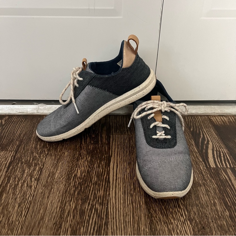 TOMS Women’s Navy Blue Sneakers